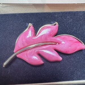 Vintage Sara Coventry Autumn Splendor leaf in original box